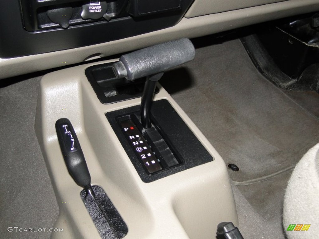 2004 Wrangler Sahara 4x4 - Black / Khaki photo #24