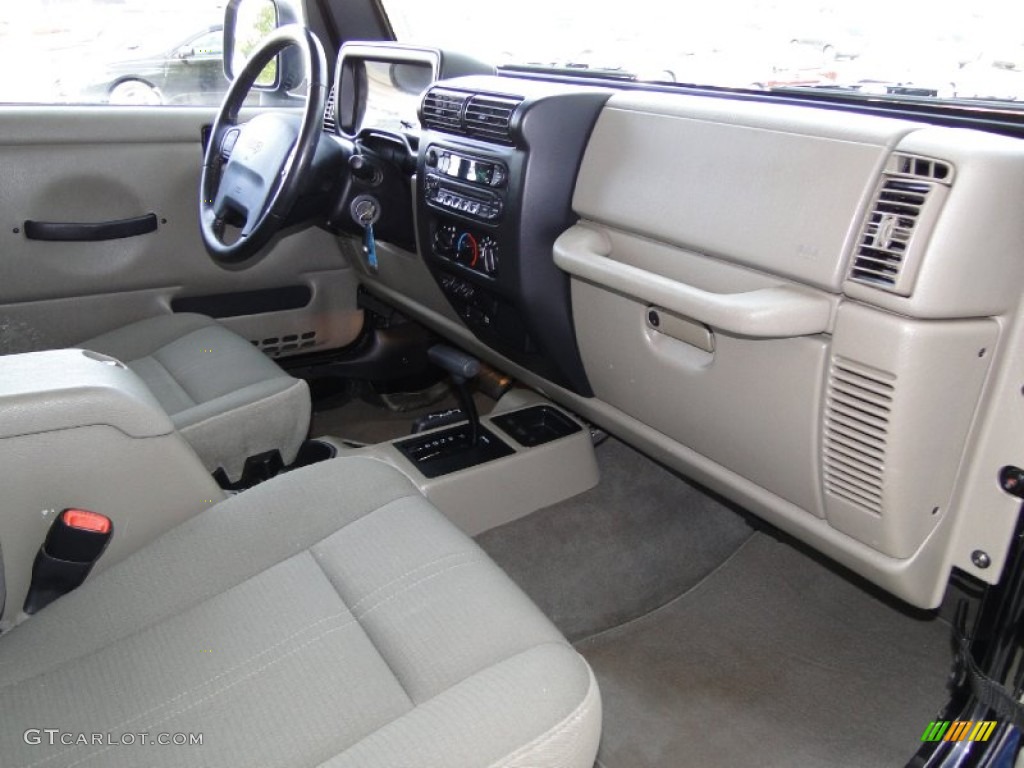 2004 Wrangler Sahara 4x4 - Black / Khaki photo #27