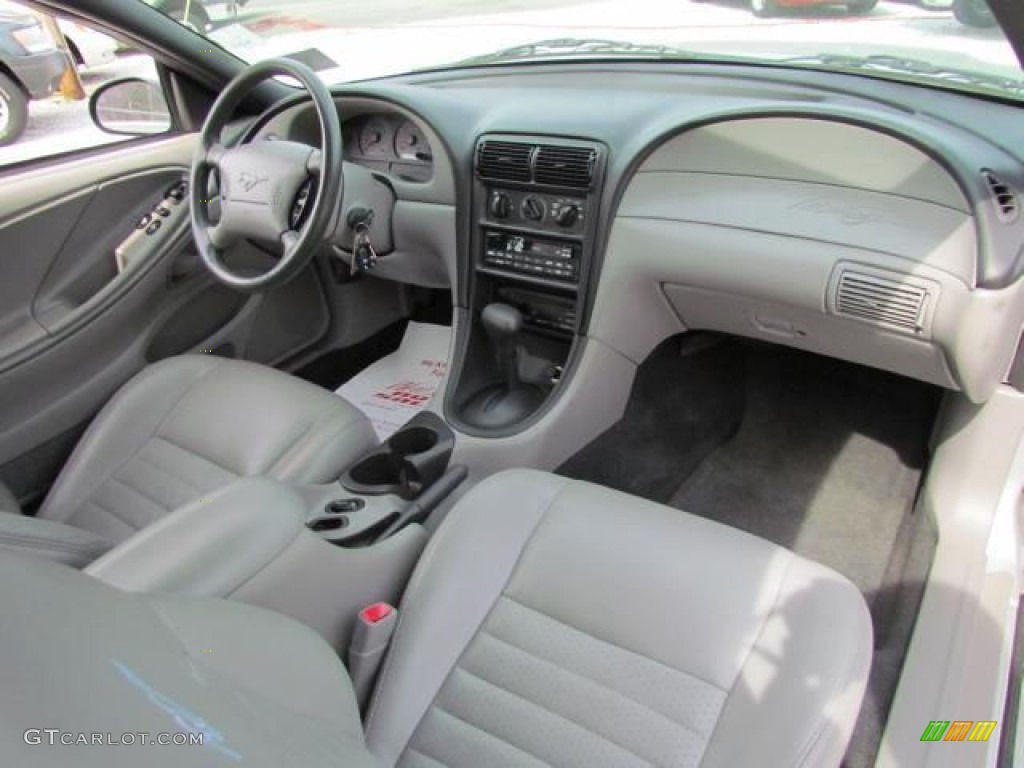 2000 Mustang GT Coupe - Silver Metallic / Medium Graphite photo #18