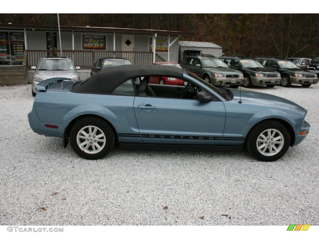 2006 Mustang V6 Deluxe Convertible - Windveil Blue Metallic / Dark Charcoal photo #3