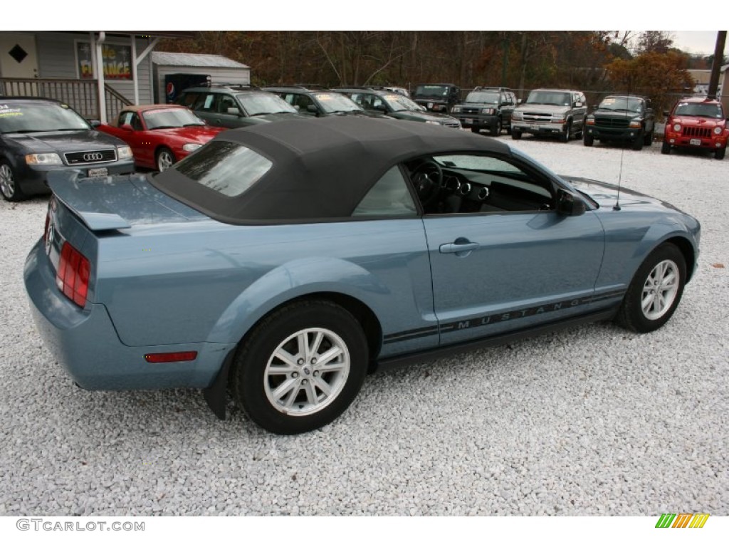 2006 Mustang V6 Deluxe Convertible - Windveil Blue Metallic / Dark Charcoal photo #4