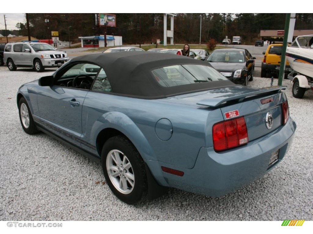2006 Mustang V6 Deluxe Convertible - Windveil Blue Metallic / Dark Charcoal photo #7
