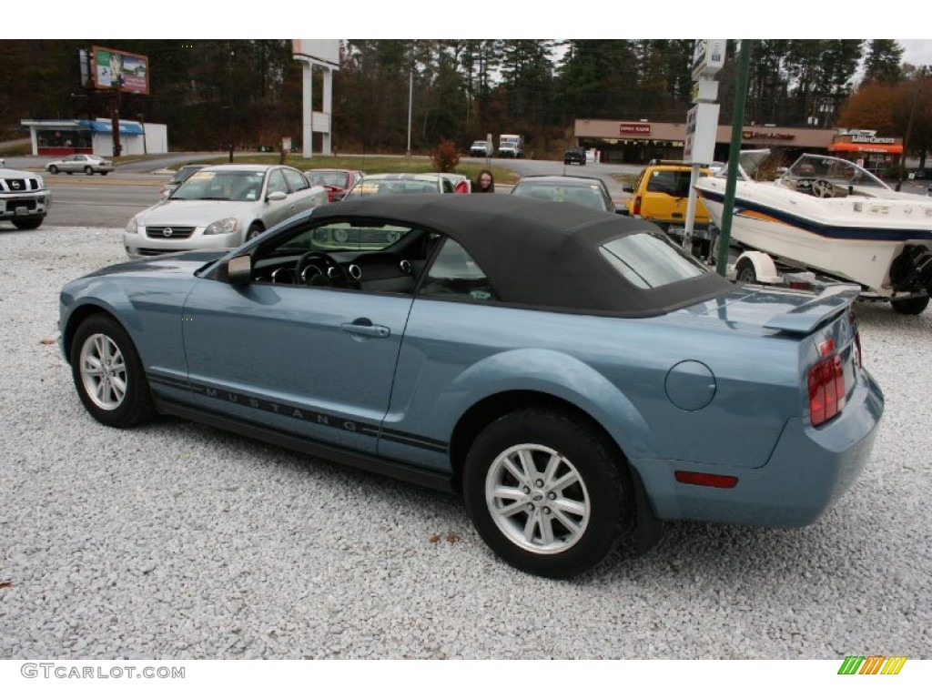 2006 Mustang V6 Deluxe Convertible - Windveil Blue Metallic / Dark Charcoal photo #8