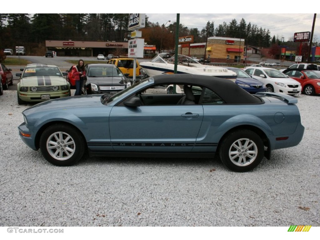 2006 Mustang V6 Deluxe Convertible - Windveil Blue Metallic / Dark Charcoal photo #9