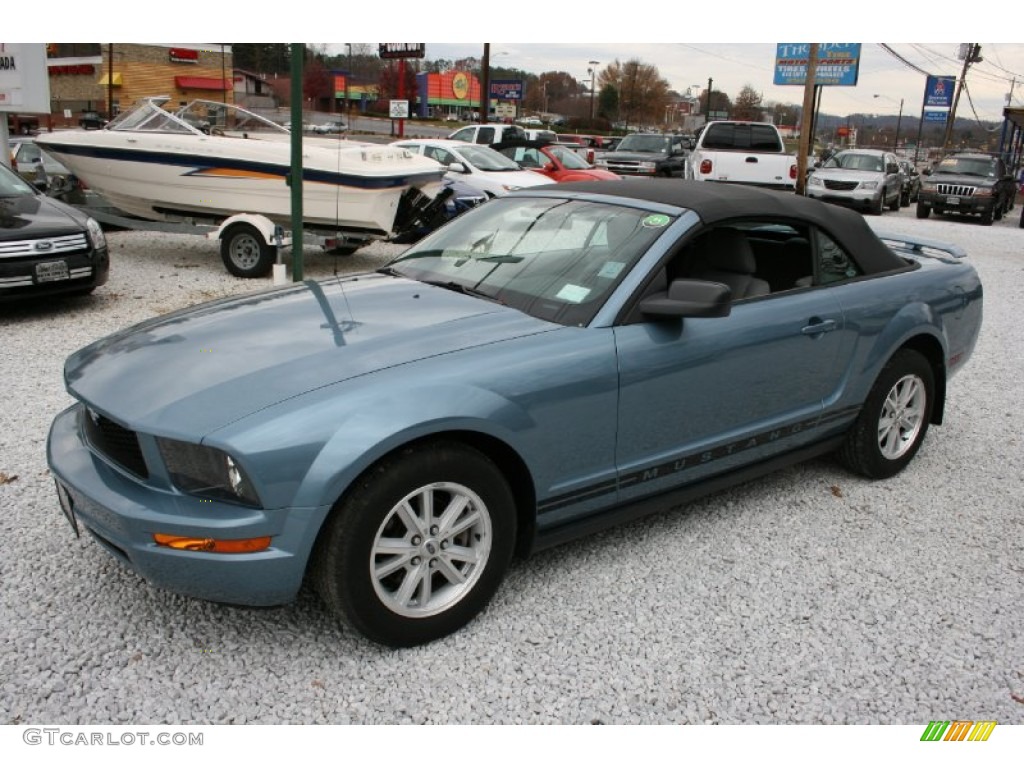 2006 Mustang V6 Deluxe Convertible - Windveil Blue Metallic / Dark Charcoal photo #10