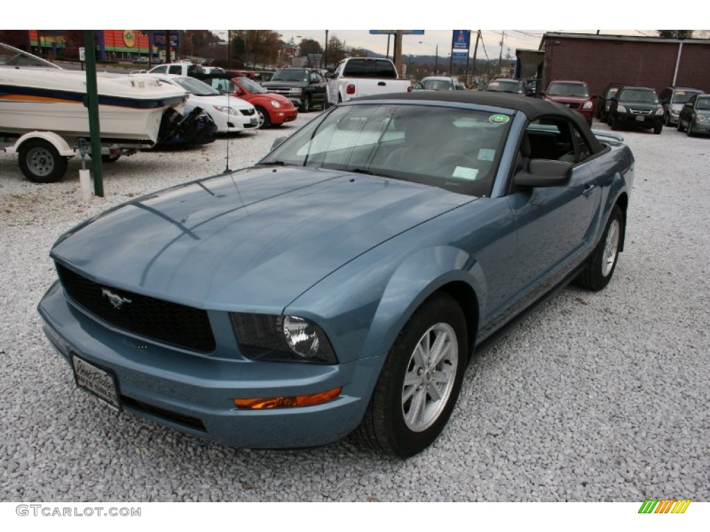 2006 Mustang V6 Deluxe Convertible - Windveil Blue Metallic / Dark Charcoal photo #11