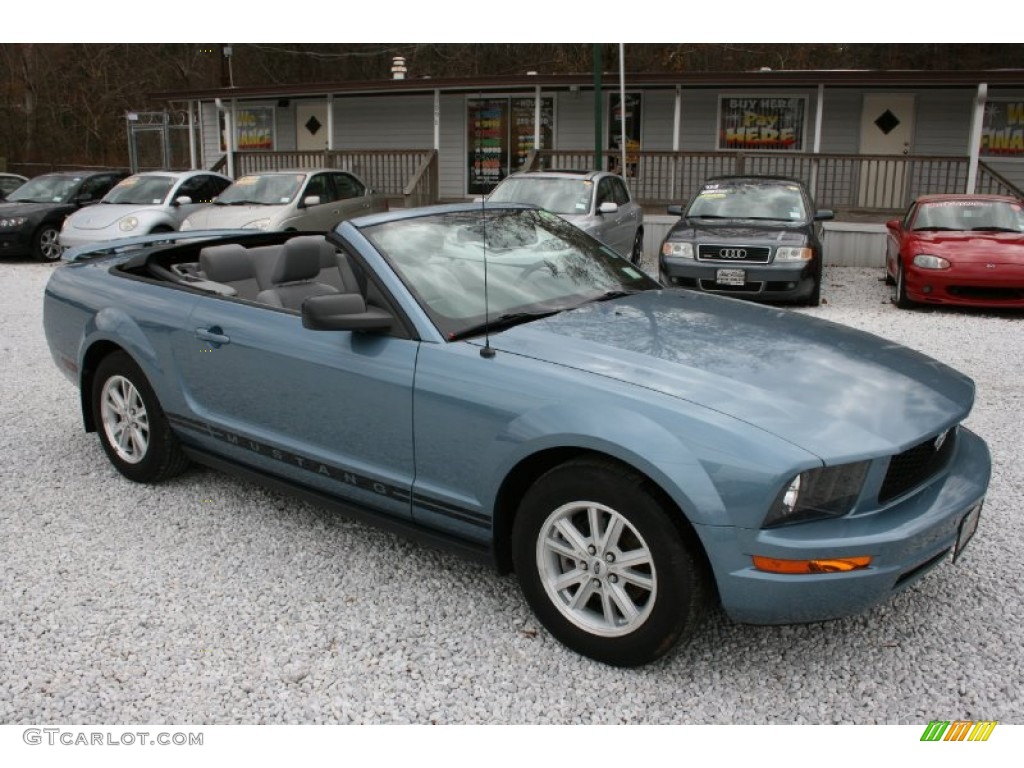2006 Mustang V6 Deluxe Convertible - Windveil Blue Metallic / Dark Charcoal photo #13