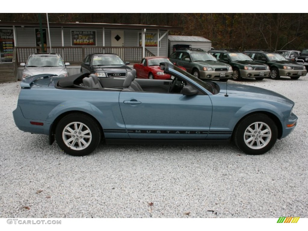 2006 Mustang V6 Deluxe Convertible - Windveil Blue Metallic / Dark Charcoal photo #14