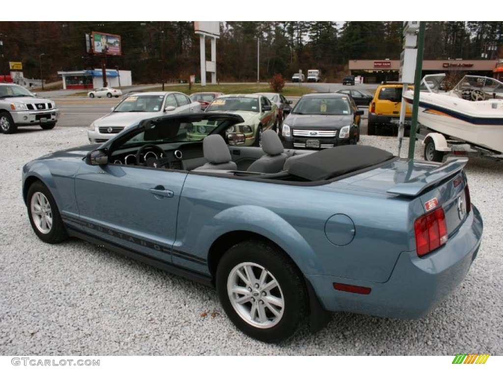 2006 Mustang V6 Deluxe Convertible - Windveil Blue Metallic / Dark Charcoal photo #16
