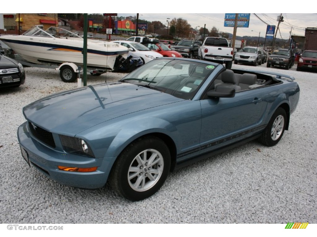 2006 Mustang V6 Deluxe Convertible - Windveil Blue Metallic / Dark Charcoal photo #18