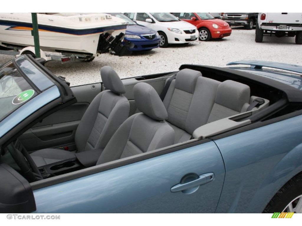 2006 Mustang V6 Deluxe Convertible - Windveil Blue Metallic / Dark Charcoal photo #19