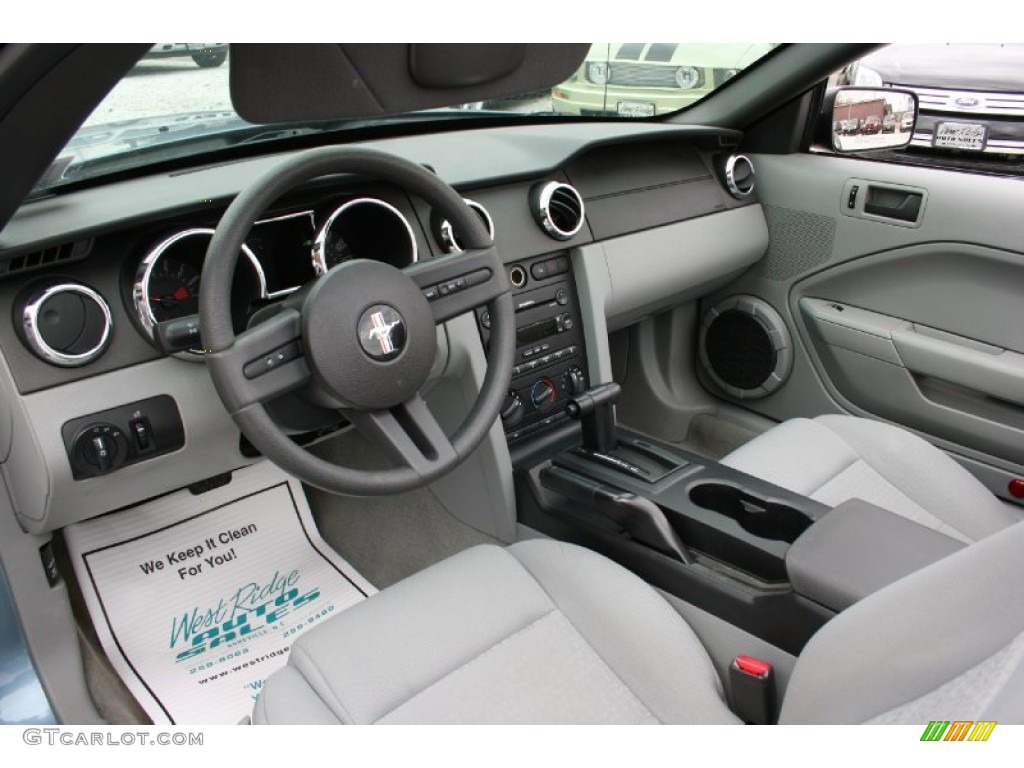 2006 Mustang V6 Deluxe Convertible - Windveil Blue Metallic / Dark Charcoal photo #21