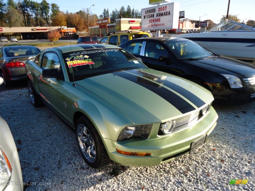 2005 Mustang V6 Deluxe Coupe - Legend Lime Metallic / Dark Charcoal photo #2