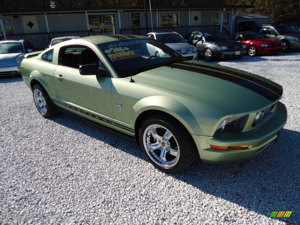 2005 Mustang V6 Deluxe Coupe - Legend Lime Metallic / Dark Charcoal photo #3