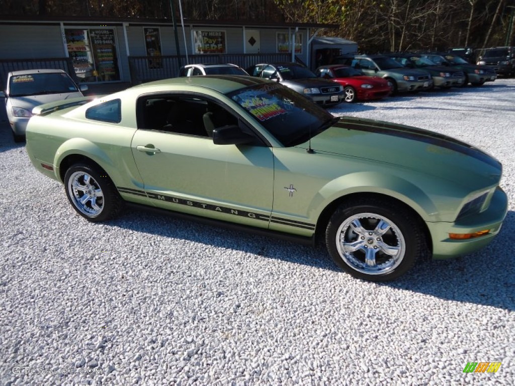 2005 Mustang V6 Deluxe Coupe - Legend Lime Metallic / Dark Charcoal photo #4