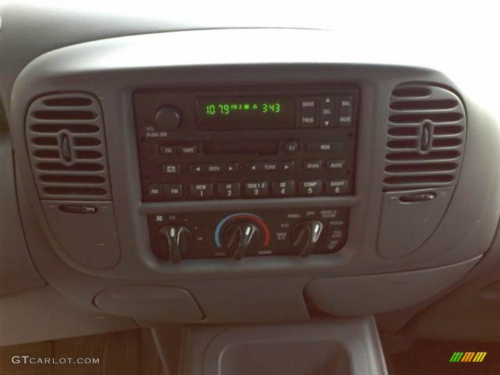 2002 Expedition XLT - Black / Medium Graphite photo #8