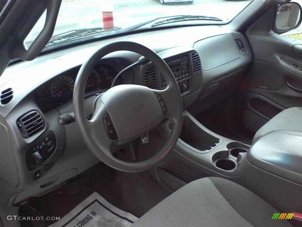 2002 Expedition XLT - Black / Medium Graphite photo #13