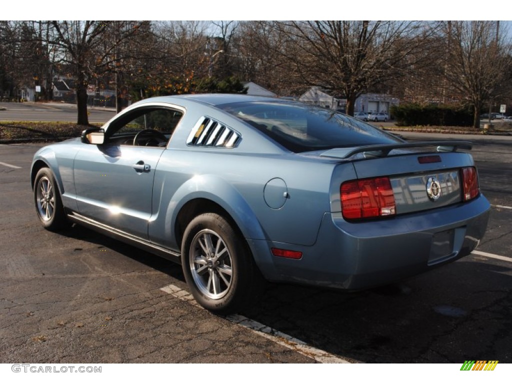 2005 Mustang V6 Premium Coupe - Windveil Blue Metallic / Dark Charcoal photo #4