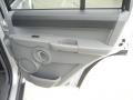 2006 Bright Silver Metallic Jeep Commander   photo #9