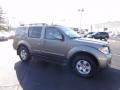 Granite Metallic - Pathfinder SE 4x4 Photo No. 6