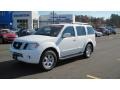 Avalanche White - Pathfinder SE Photo No. 1
