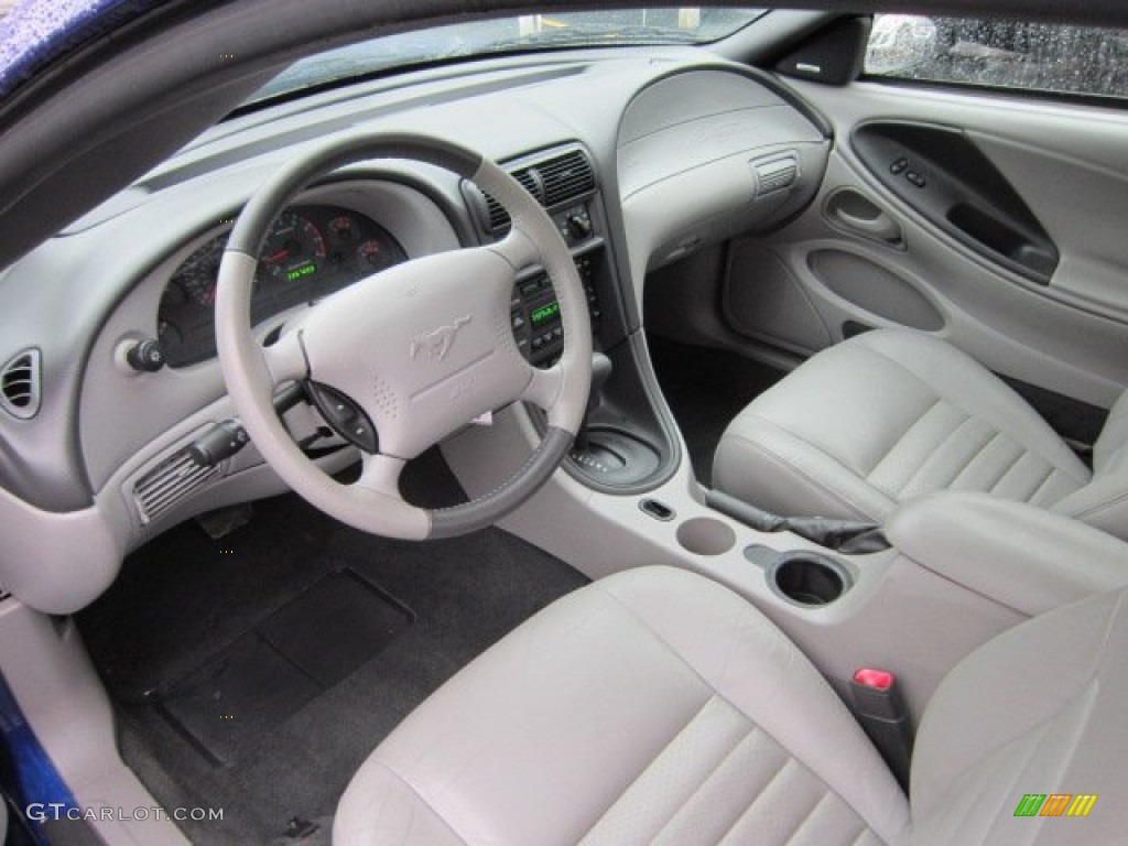 Medium Graphite Interior 2004 Ford Mustang GT Coupe Photo #57670517