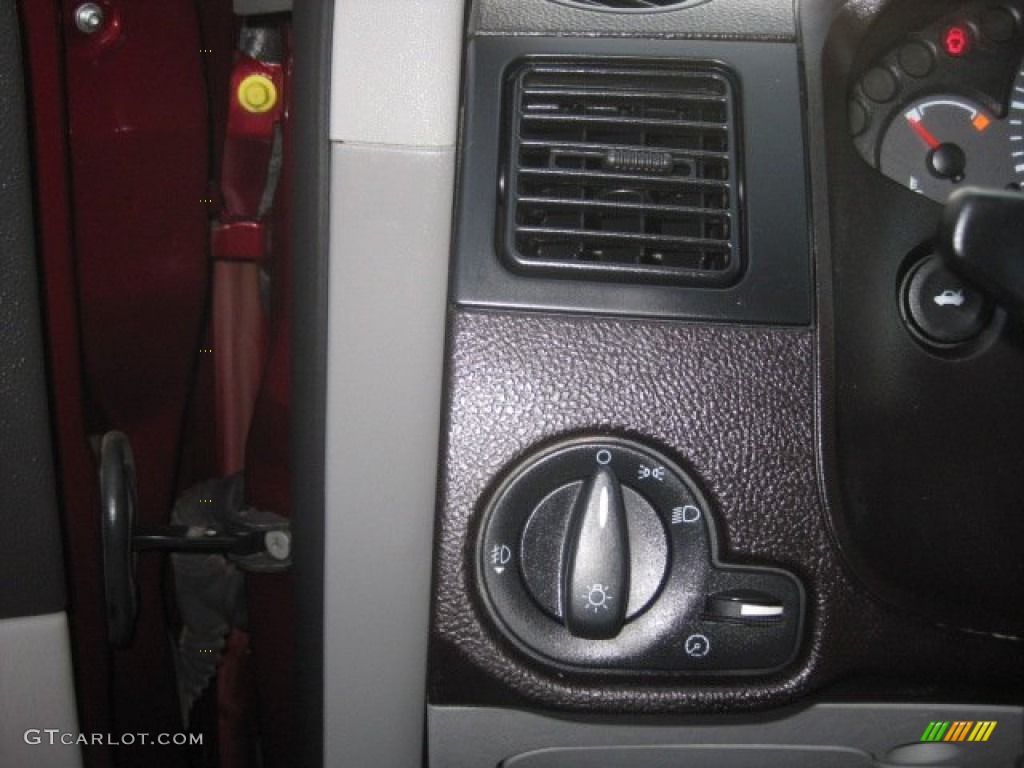2007 Focus ZX5 SE Hatchback - Dark Toreador Red Metallic / Charcoal/Light Flint photo #23