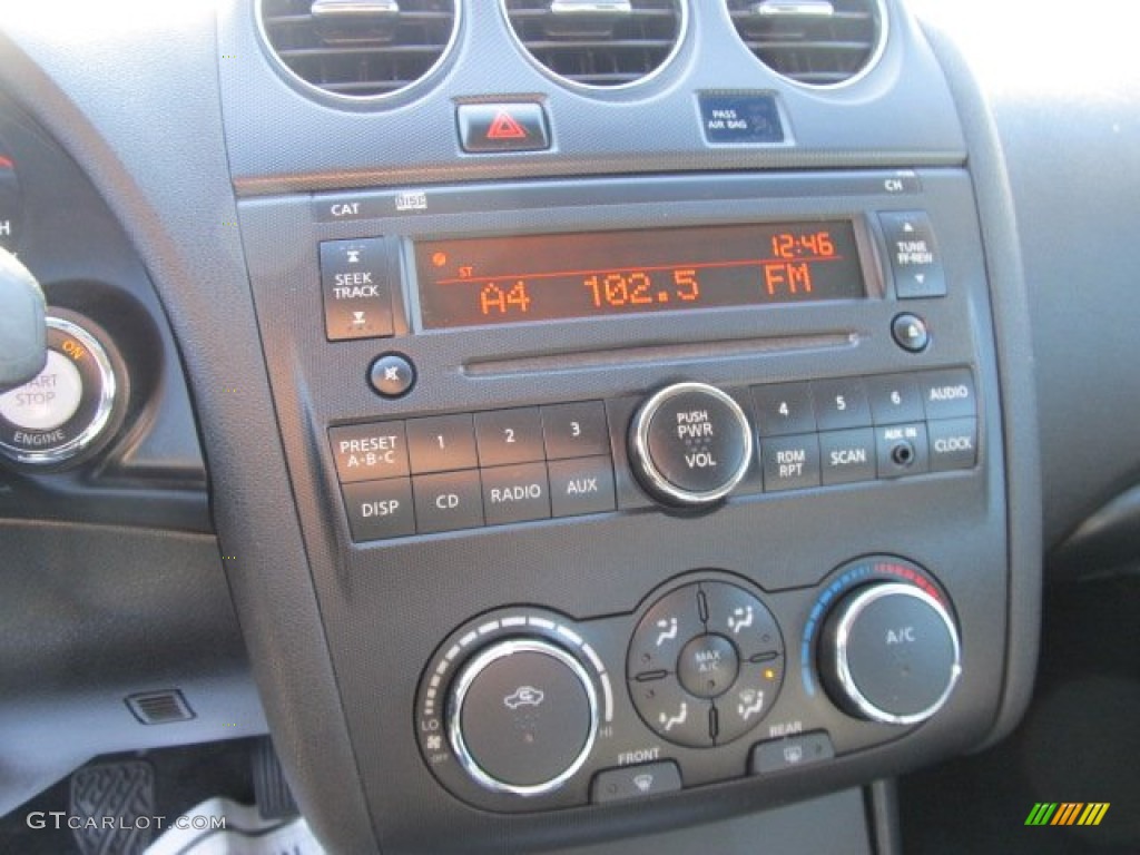 2009 Nissan Altima 3.5 SE Coupe Controls Photos