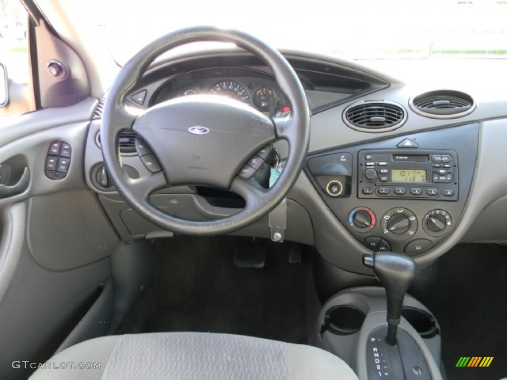 2000 Ford Focus SE Wagon Dark Charcoal Dashboard Photo #57684560