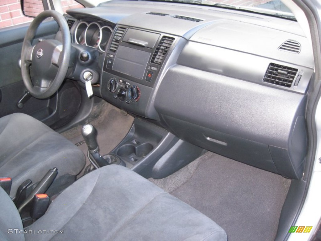 2009 Nissan Versa 1.6 Sedan Dashboard Photos