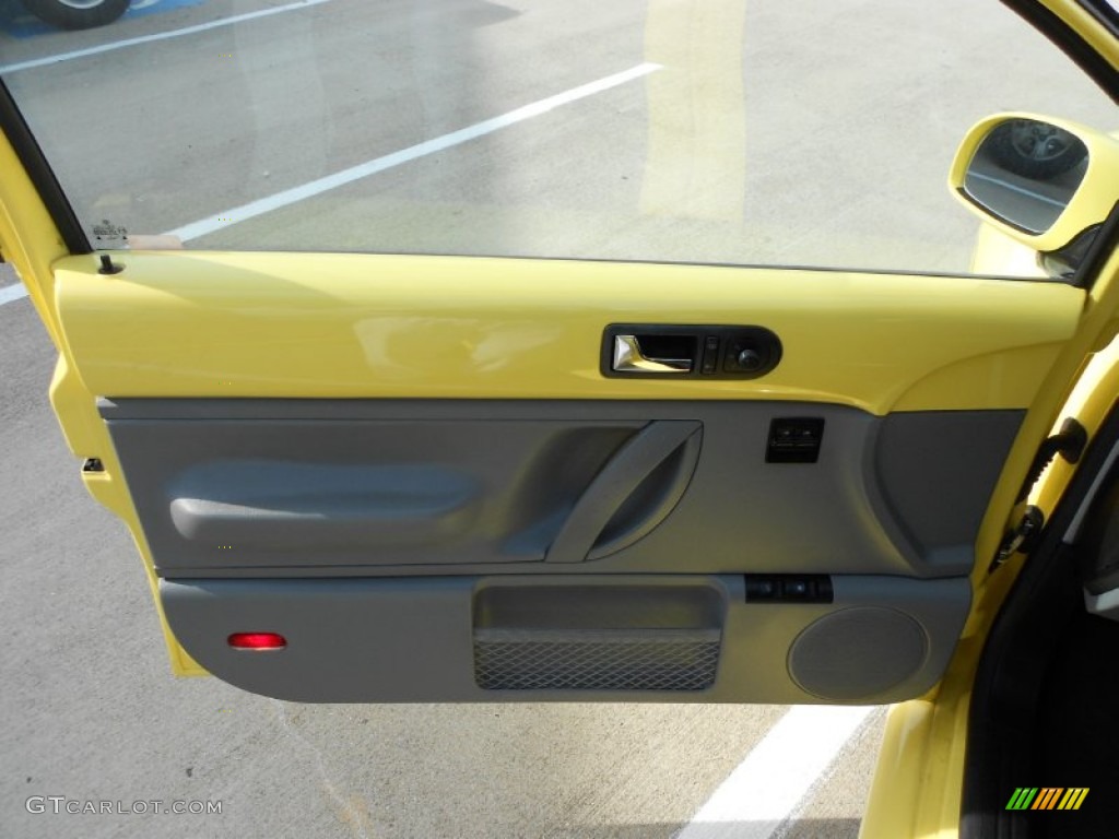 2005 Volkswagen New Beetle GL Coupe Door Panel Photos