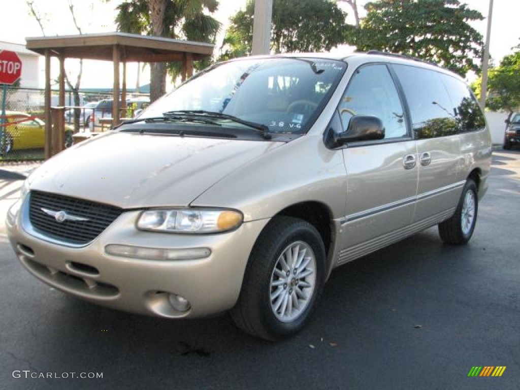 Champagne Pearl 2000 Chrysler Town & Country LXi Exterior Photo #57693011
