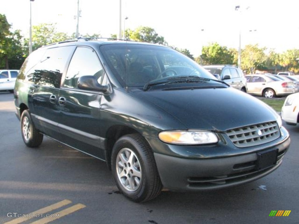 1996 Grand Voyager SE - Deep Hunter Green / Gray photo #1