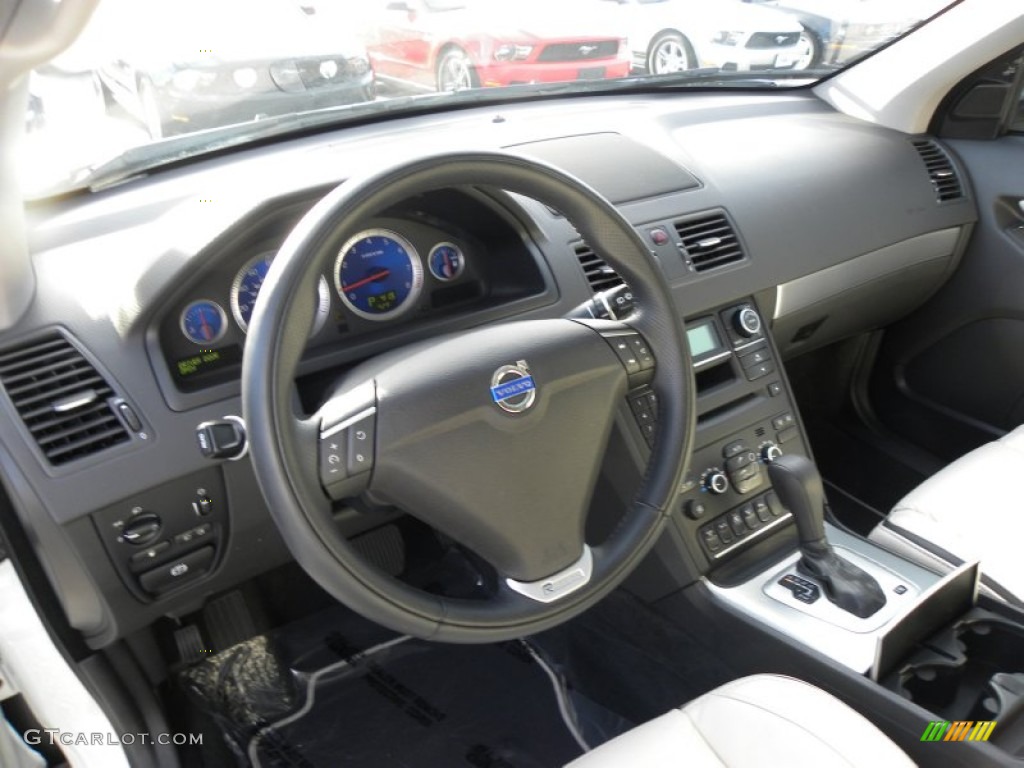 2010 Volvo XC90 3.2 R-Design Dashboard Photos