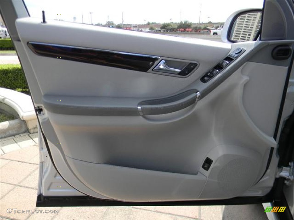 2010 Mercedes-Benz R 350 4Matic Ash Door Panel Photo #57712433