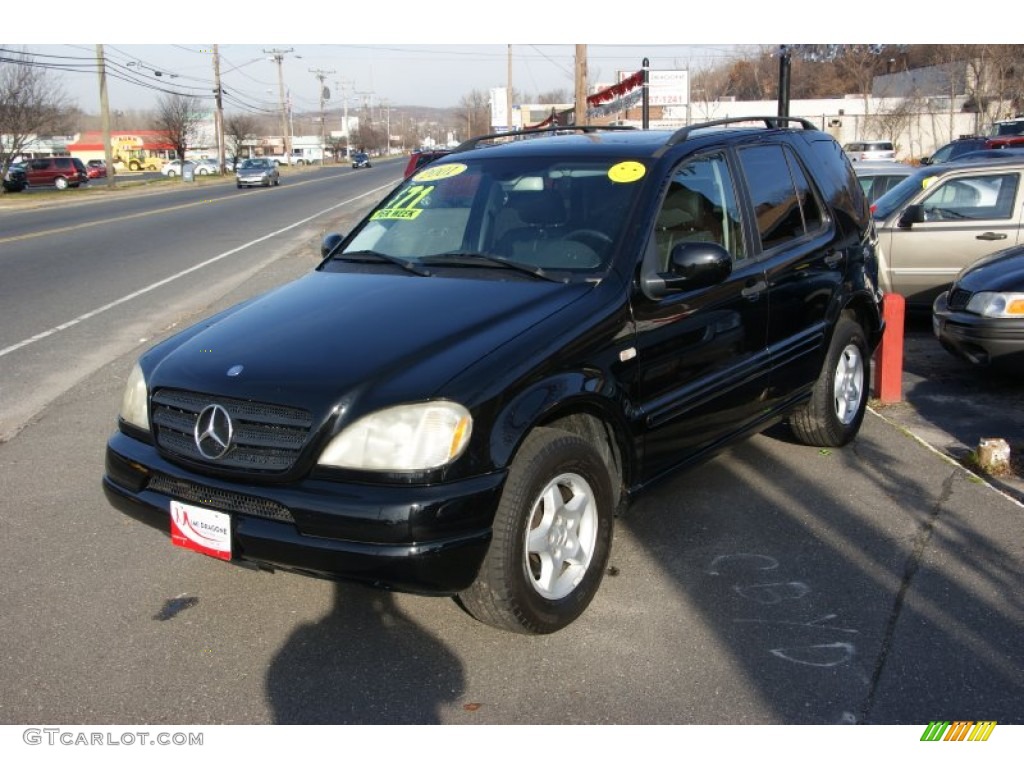 Black Mercedes-Benz ML