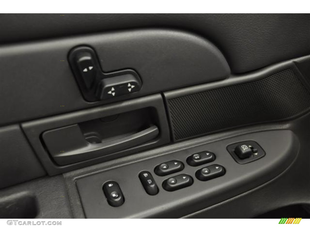 2003 Ford Crown Victoria LX Controls Photo #57713579