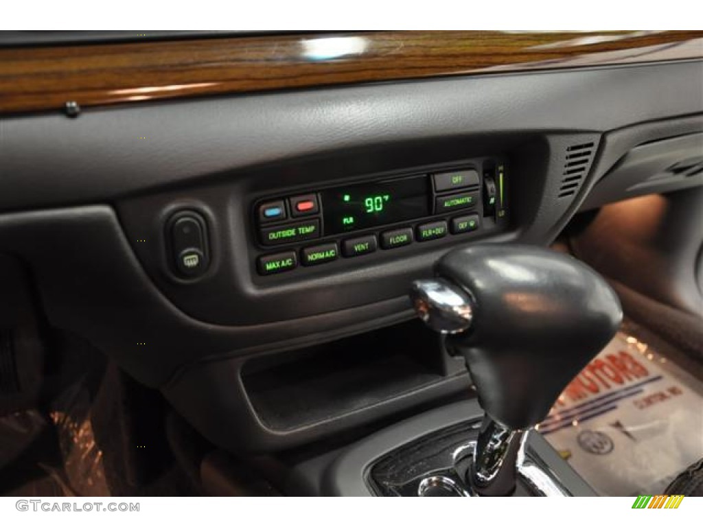 2003 Ford Crown Victoria LX Controls Photo #57713642