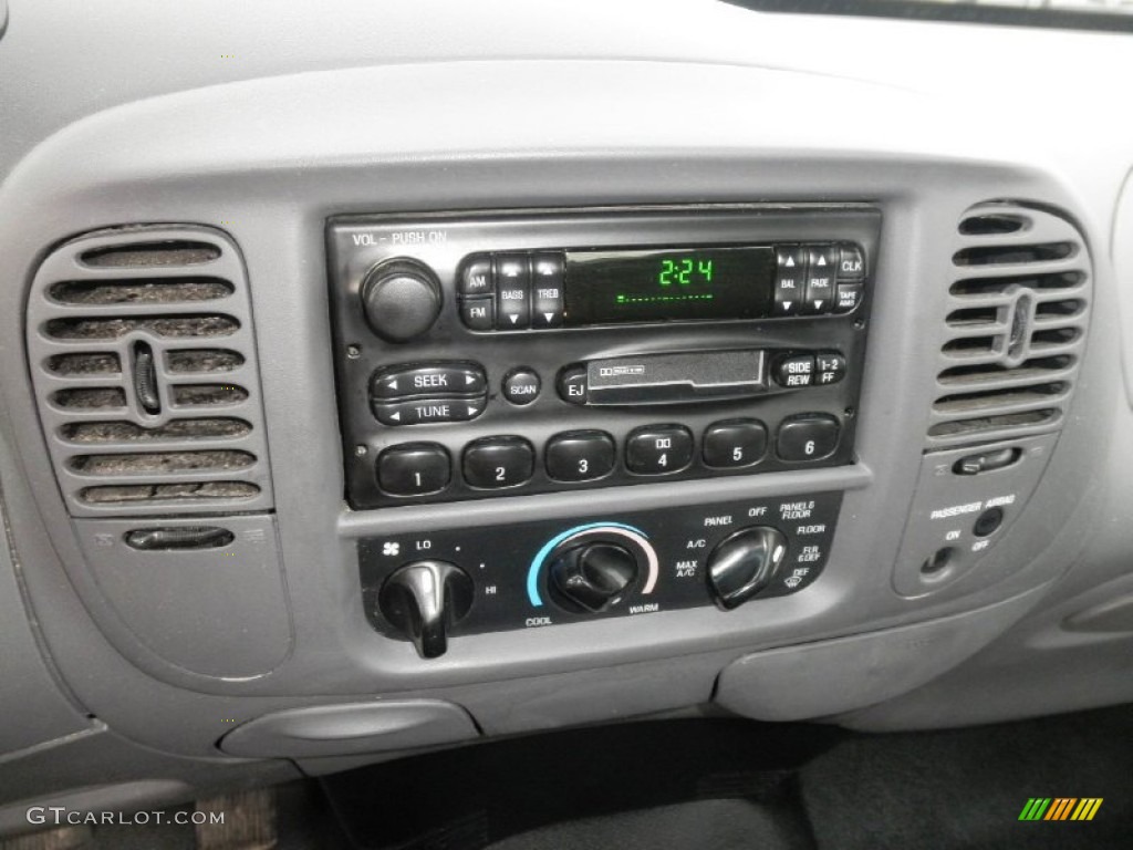 2002 Ford F150 XL Regular Cab 4x4 Audio System Photos