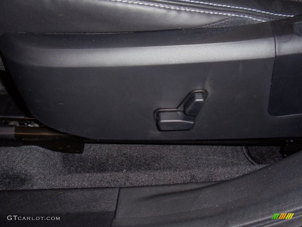 2012 200 S Sedan - Black / Black photo #14