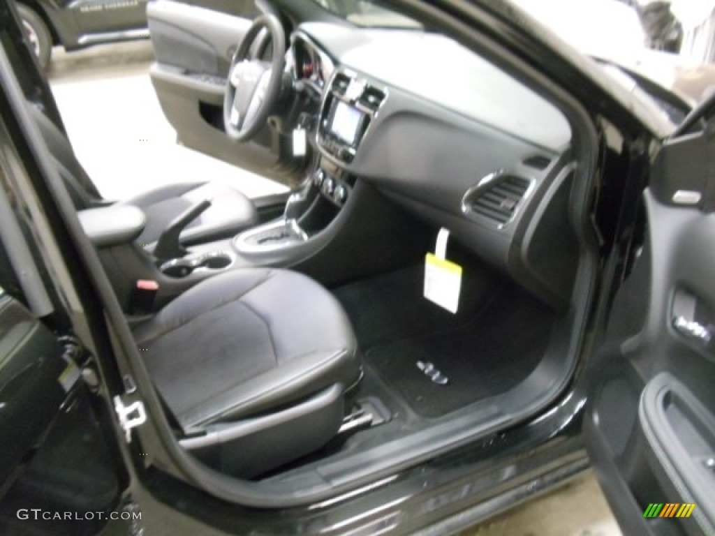 2012 200 S Sedan - Black / Black photo #18