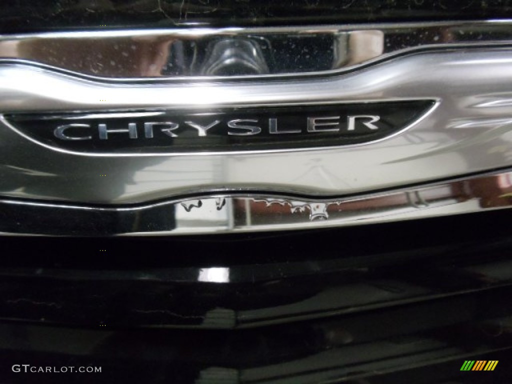 2012 200 S Sedan - Black / Black photo #23