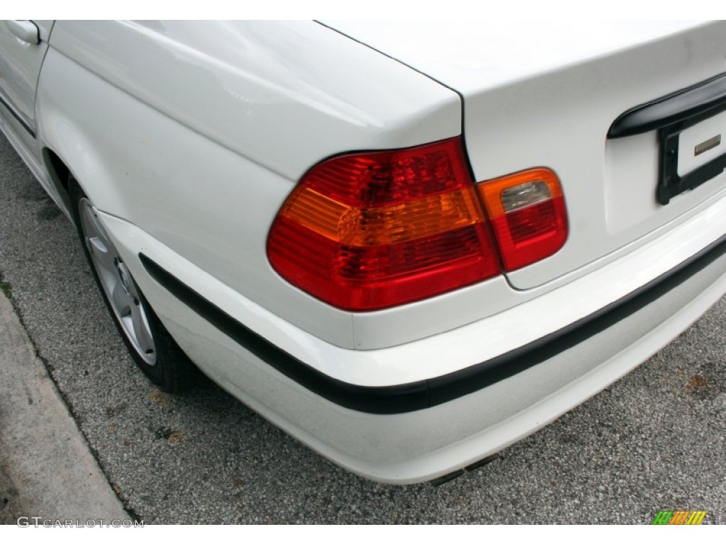 2004 3 Series 325i Sedan - Alpine White / Natural Brown photo #21