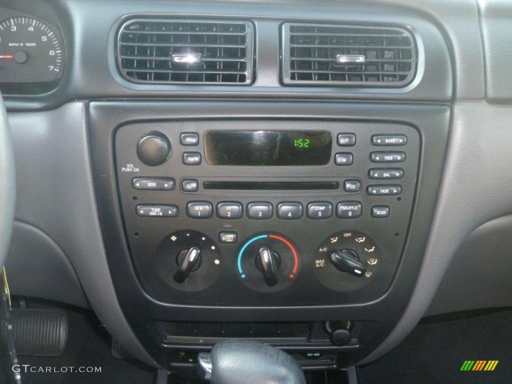 2002 Ford Taurus SES Audio System Photo #57731594