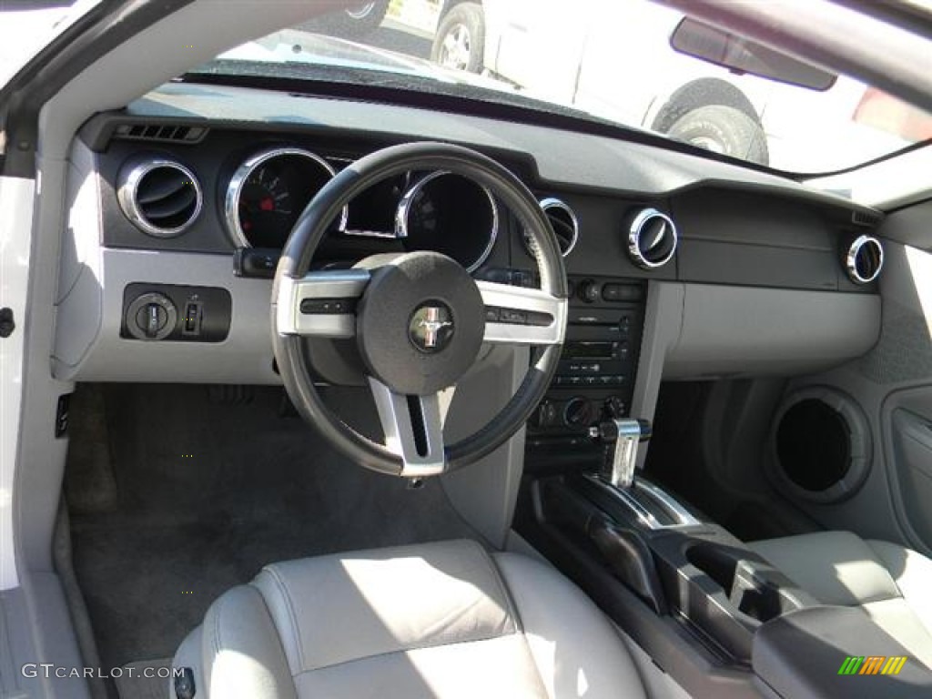 2006 Mustang V6 Premium Coupe - Performance White / Dark Charcoal photo #12