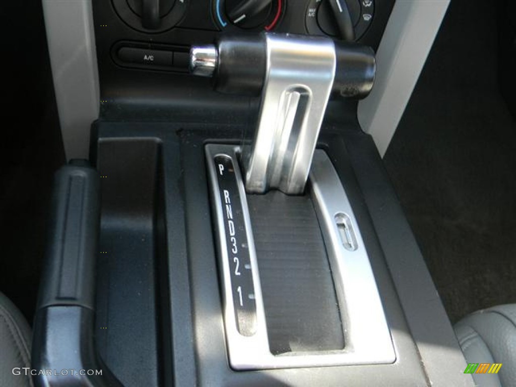 2006 Mustang V6 Premium Coupe - Performance White / Dark Charcoal photo #15