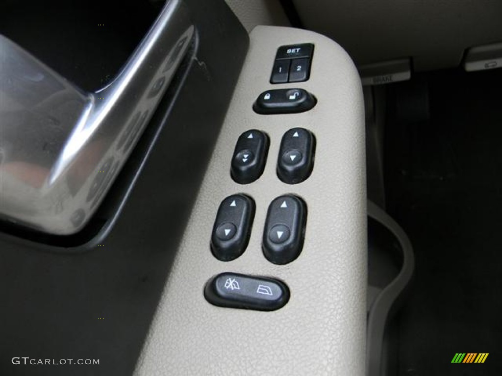 2004 Ford Expedition Eddie Bauer Controls Photo #57746803