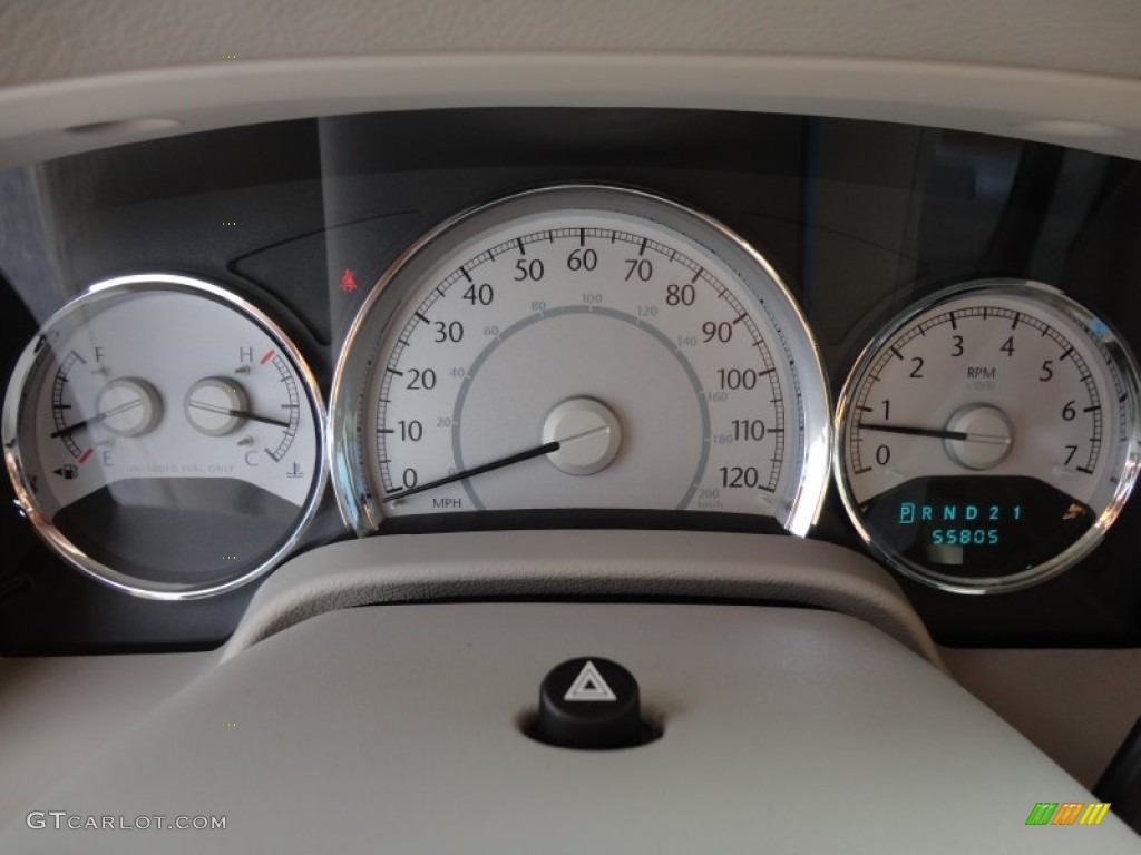 2009 Chrysler Aspen Limited Gauges Photos