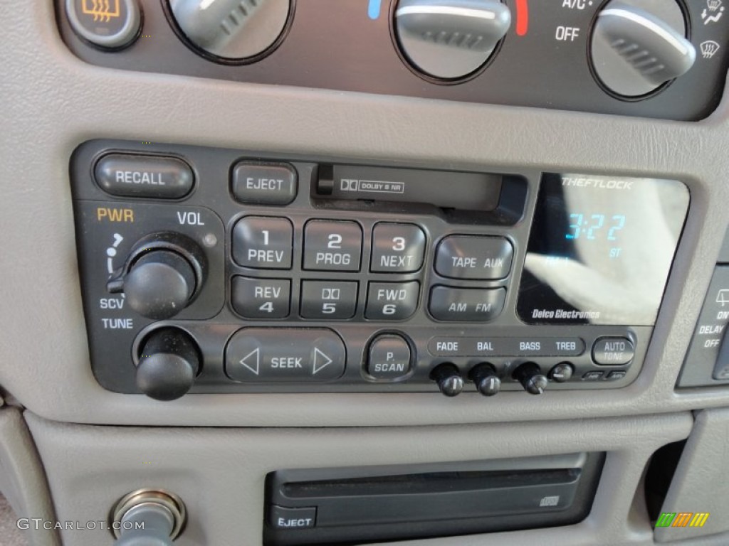 2002 Chevrolet Astro LT Audio System Photo #57753194