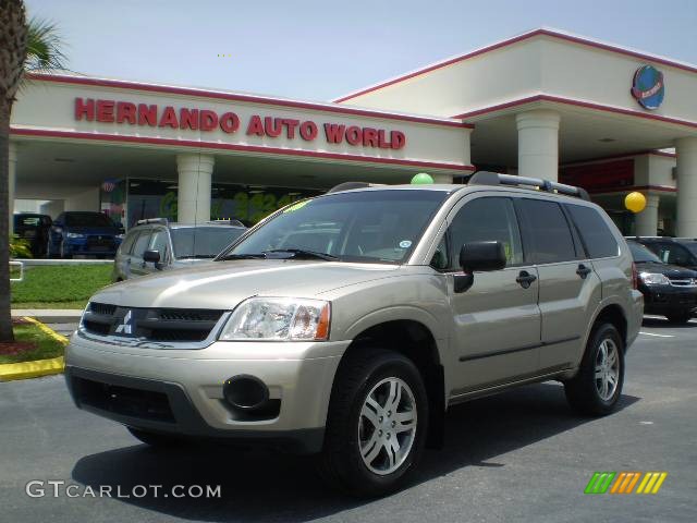 2006 Endeavor Limited - Platinum Beige Pearl / Sand Blast Beige photo #1